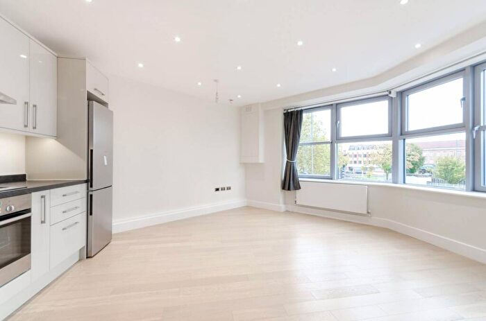 1 Bedroom Flat To Rent In Barnsbury Lane, Tolworth, Surbiton, KT5