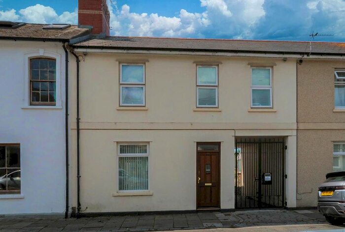 4 Bedroom Property To Rent In Salop Street, Penarth, CF64