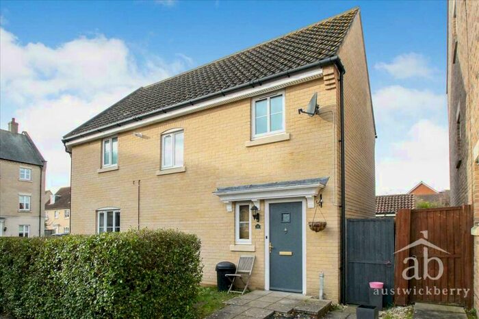 3 Bedroom Semi-Detached House To Rent In Peasey Gardens, Ipswich, IP5