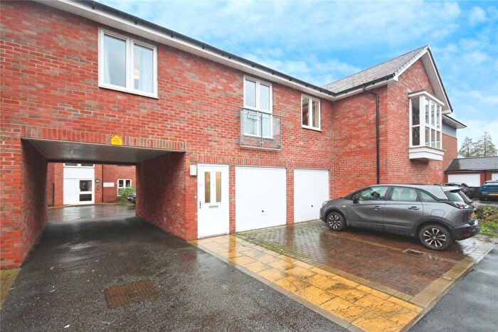 2 Bedroom End Of Terrace House For Sale In Kingfisher Close, Warwick, Warwickshire, CV34