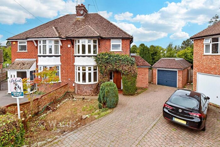 3 Bedroom Semi-Detached House For Sale In Brockenhurst Avenue, Maidstone, Kent, ME15