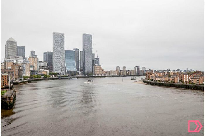 2 Bedroom Flat To Rent In Victoria Wharf, Limehouse, London, E14