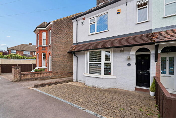 2 Bedroom End Of Terrace House For Sale In Downs Road, Dunstable, LU5