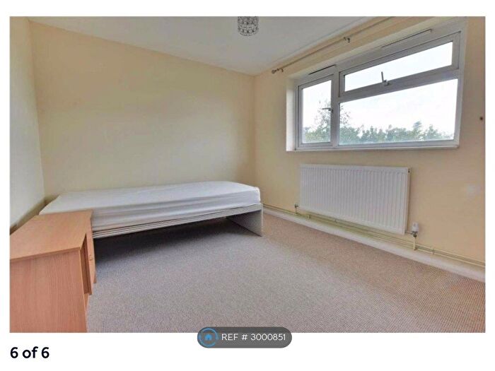 2 Bedroom Flat To Rent In Croxley View, Watford, WD18