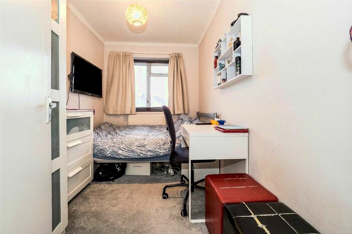 3 Bedroom End Of Terrace House For Sale In Tiptree Crescent, Clayhall, Ilford, Essex, IG5