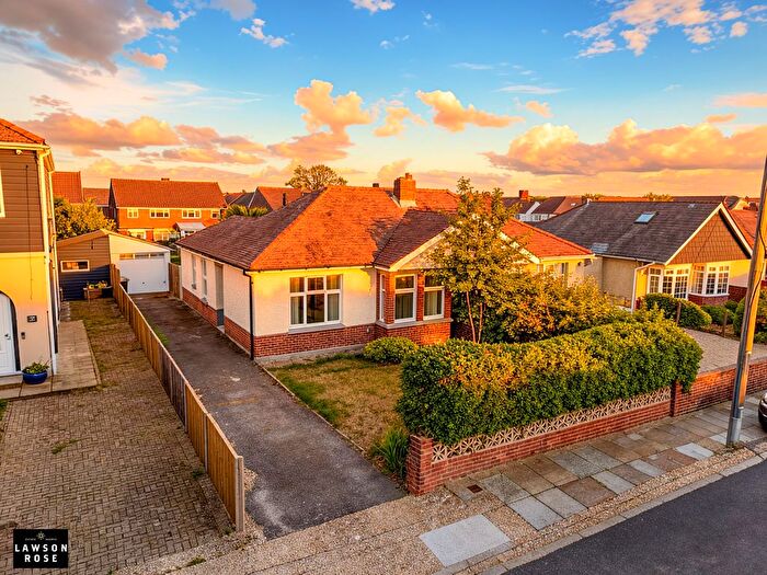 3 Bedroom Semi Detached Bungalow For Sale In Carshalton Avenue, Portsmouth, PO6