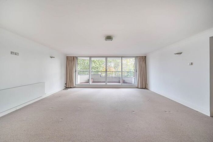 2 Bedroom Flat To Rent In Pier House, Chelsea, London, SW3