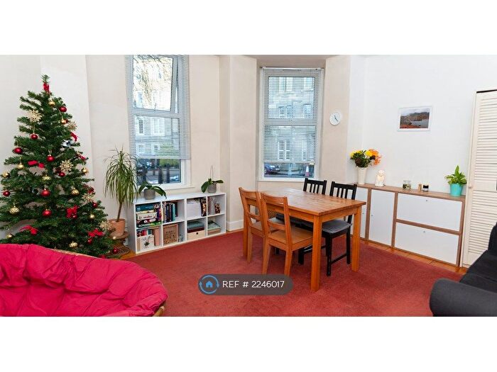 1 Bedroom Flat To Rent In Murieston Crescent, Edinburgh, EH11