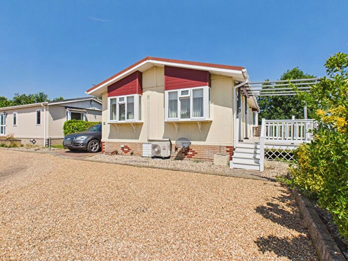 2 Bedroom Mobile/park Home For Sale In Debenham Corner, Wetheringsett, IP14