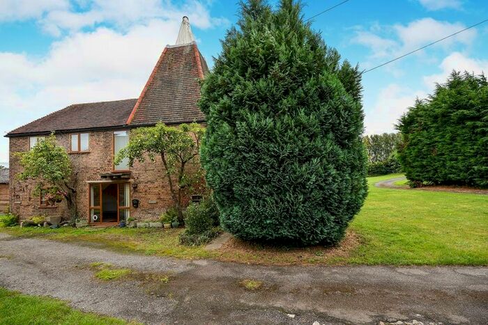 2 Bedroom Detached House To Rent In Lower Road, East Farleigh, Maidstone, Kent, ME15