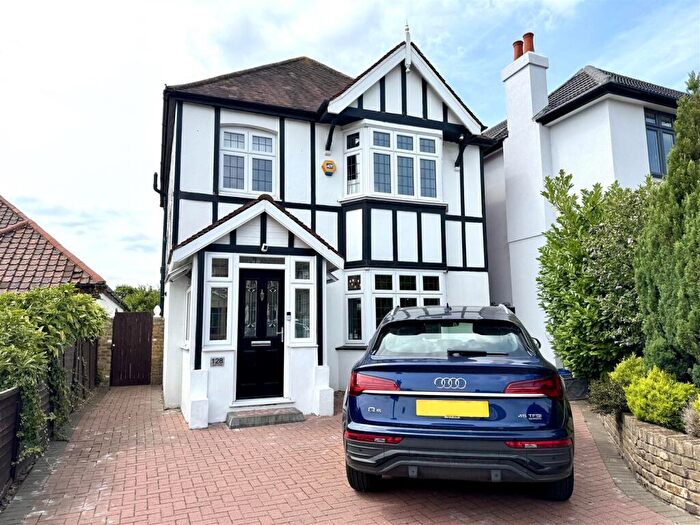4 Bedroom Detached House For Sale In Upton Road, Bexleyheath, DA6