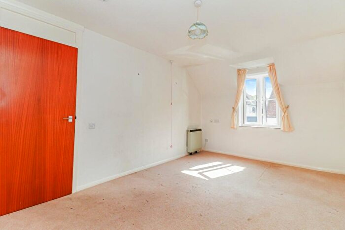 2 Bedroom Apartment For Sale In Town Bridge Court, Chesham, Buckinghamshire, HP5