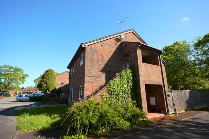 Studio To Rent In Marram Close, Lymington, Hampshire, SO41