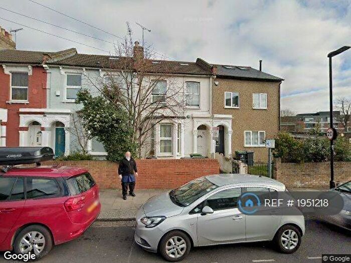 Studio To Rent In Langham Road, London, N15