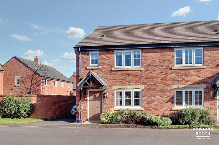 3 Bedroom Semi-Detached House For Sale In Poplar Road, Streethay, Lichfield, WS13