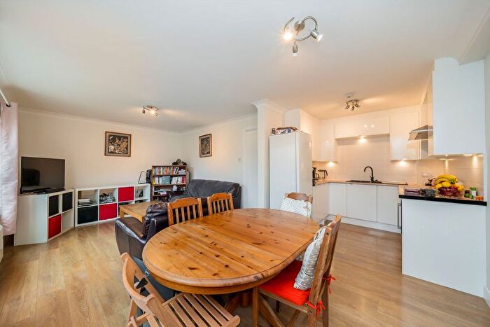 2 Bedroom Flat For Sale In Maltings Place, Fulham, SW6