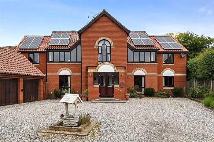 6 Bedroom Detached House To Rent In Celeborn Street, South Woodham Ferrers, Chelmsford, Essex, CM3