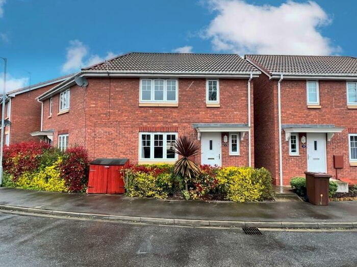 2 Bedroom Semi-Detached House To Rent In Ladybower Way, Kingswood, HU7