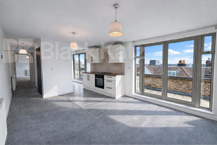 1 Bedroom Flat To Rent In Handsworth Avenue, Highams Park, E4