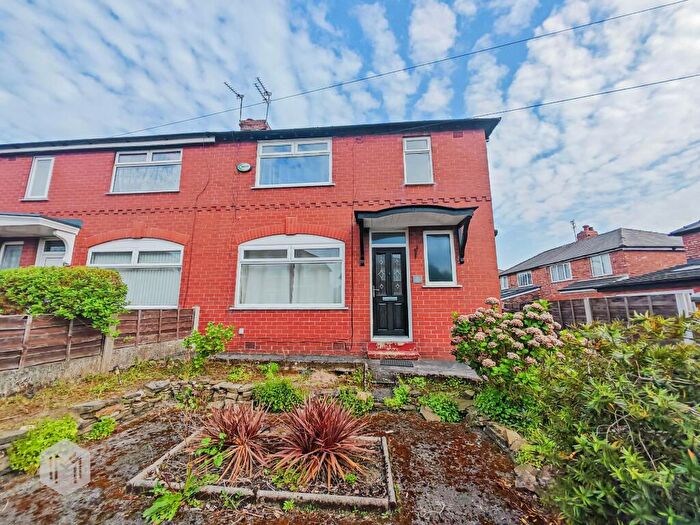 3 Bedroom Semi-Detached House For Sale In Westwood Drive, Swinton, M27