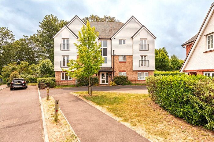 2 Bedroom Flat For Sale In Bristol Close, Sittingbourne, Kent, ME10