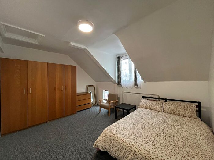 1 Bedroom Flat To Rent In King Street, Southall, UB2