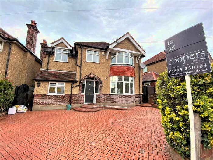 4 Bedroom Detached House To Rent In The Rise, Hillingdon, UB10