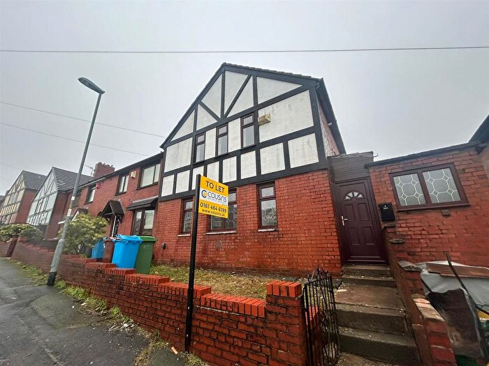 3 Bedroom Semi-Detached House To Rent In Arncliffe Rise, Oldham, OL4