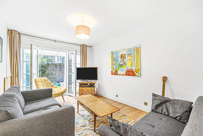 2 Bedroom Apartment For Sale In Granby Street, London, E2