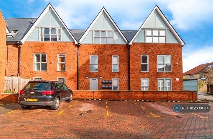 3 Bedroom Flat To Rent In Church End, Southampton, SO15