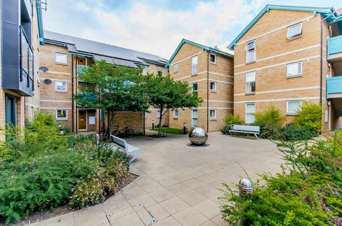 2 Bedroom Flat To Rent In Auckland Road, Cambridge, CB5