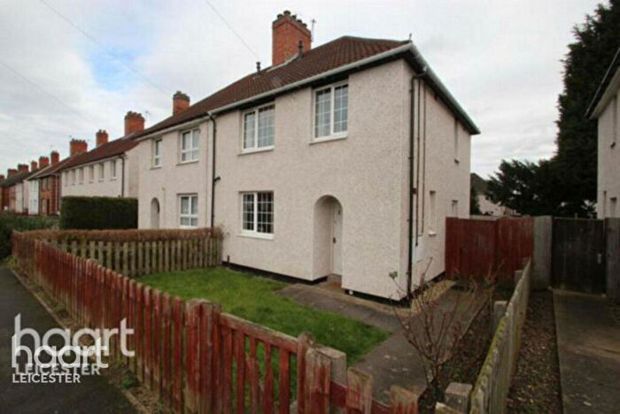 3 Bedroom Semi-Detached House For Sale In Repington Row, Leicester, LE2