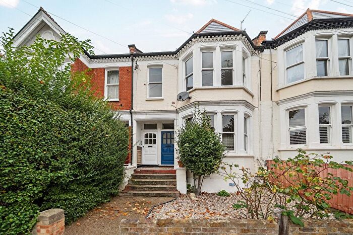 3 Bedroom Maisonette For Sale In Harborough Road, Streatham, London, SW16