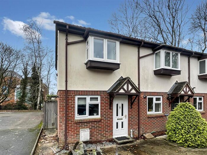 2 Bedroom End Of Terrace House For Sale In Montgomery Gardens, Salisbury, SP2