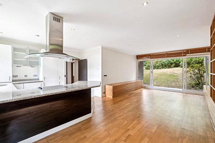 2 Bedroom Apartment For Sale In Oakhill Park, Hampstead, NW3