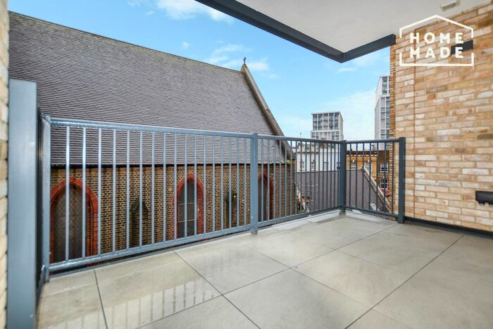 2 Bedroom Flat To Rent In Battersea Park Road, London, SW8