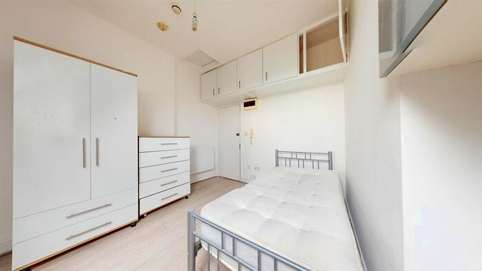 1 Bedroom Flat To Rent In Heathfield Park, Willesden Green, London, NW2