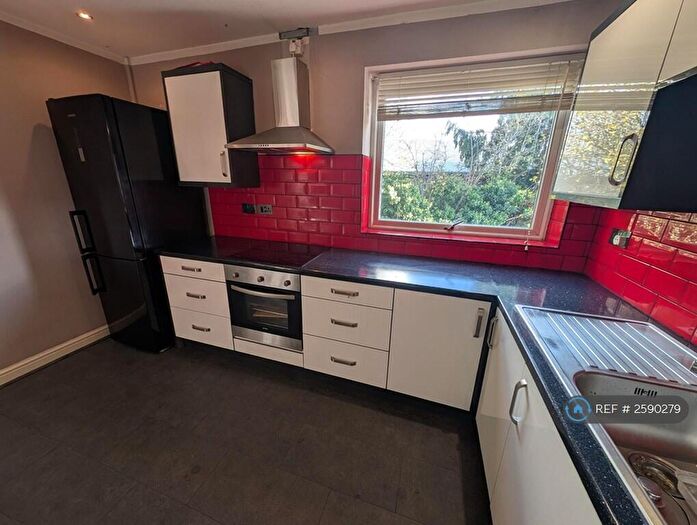 3 Bedroom Flat To Rent In Henleydale, Shirley, Solihull, B90