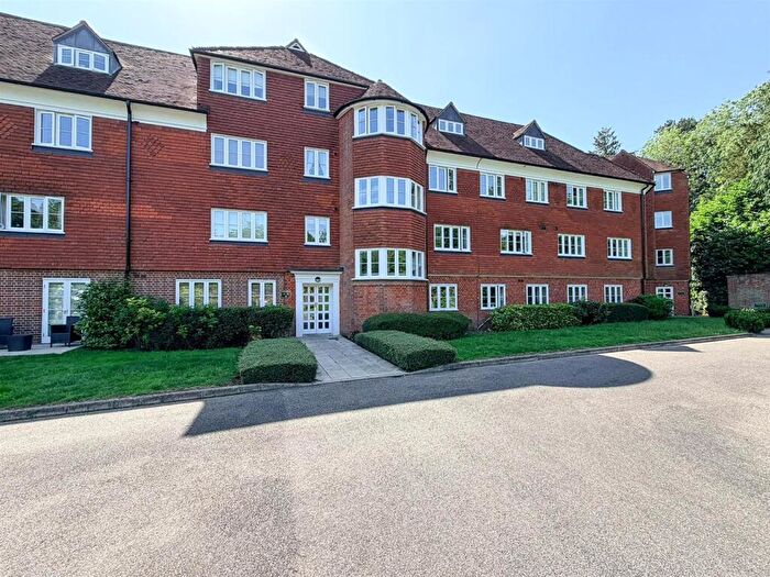 2 Bedroom House To Rent In Elizabeth Drive, Banstead, SM7