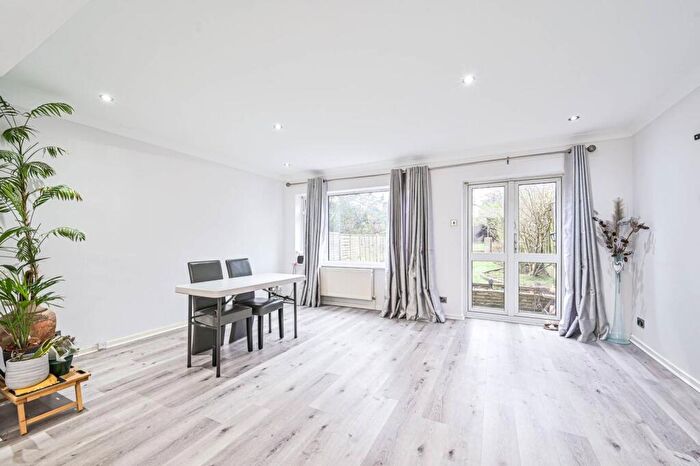 3 Bedroom Semi-Detached House To Rent In Manor Road, High Barnet, Barnet, EN5