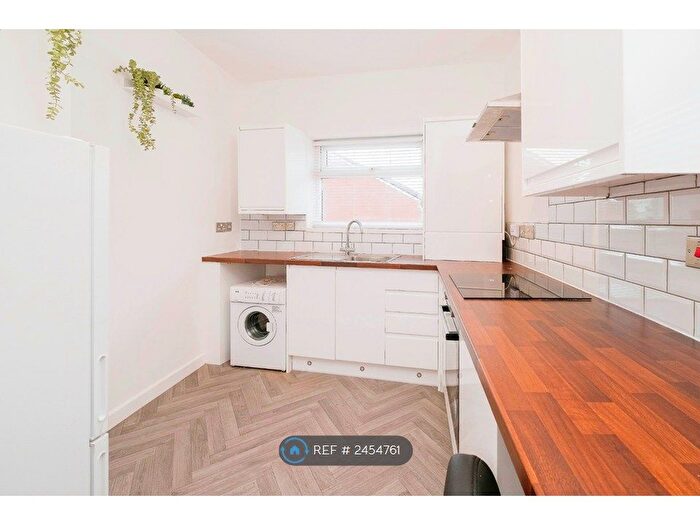 1 Bedroom Flat To Rent In Frederick Street, Widnes, WA8