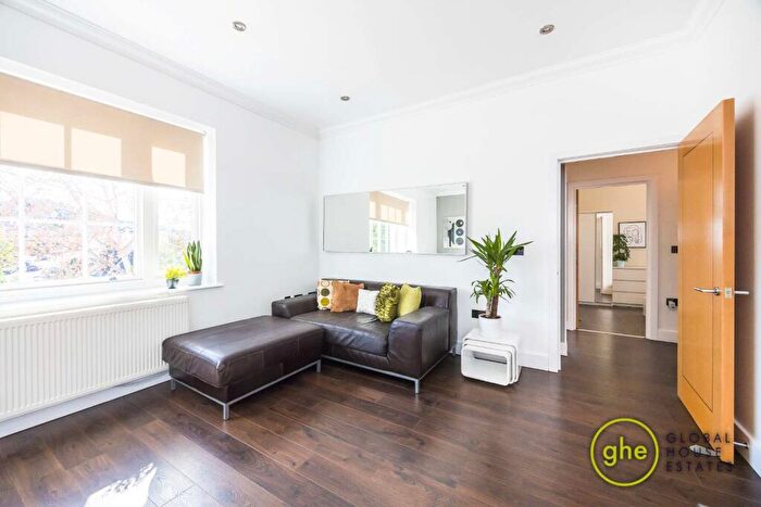 2 Bedroom Flat For Sale In Honor Oak Rise, Honor Oak, London, SE23