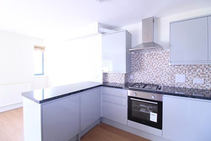 2 Bedroom Flat To Rent In New Wanstead, London, E11