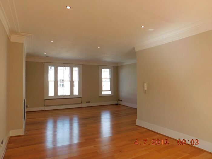 3 Bedroom Flat To Rent In Eardley Crescent, London, SW5