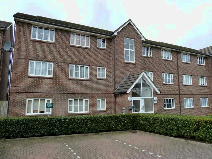 1 Bedroom Flat To Rent In Kensington Way, Borehamwood, Herts, WD6