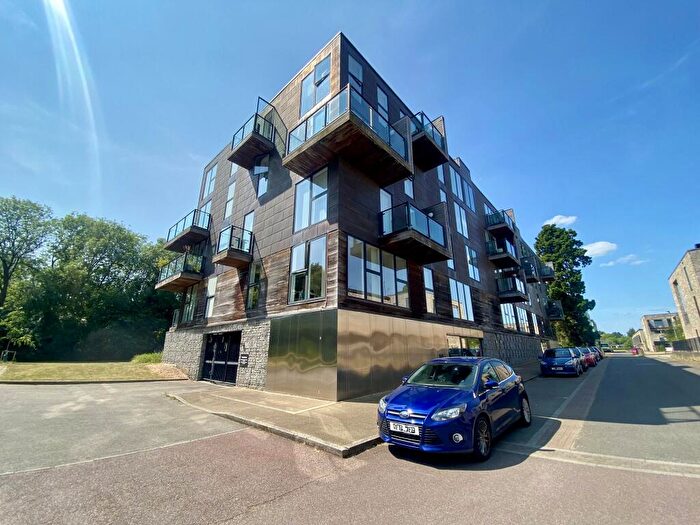 2 Bedroom Flat To Rent In Kingfisher Way, Cambridge, CB2