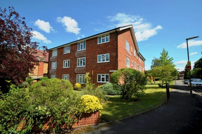 2 Bedroom Flat To Rent In Ferndown Close, Guildford, GU1