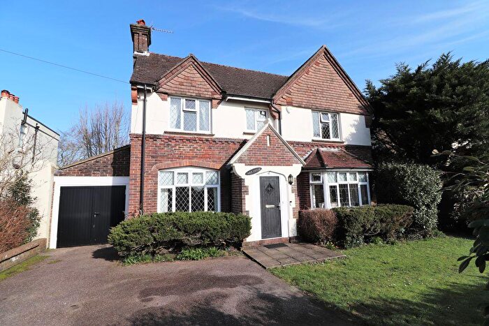 3 Bedroom Detached House For Sale In Offington Avenue, Worthing, BN14