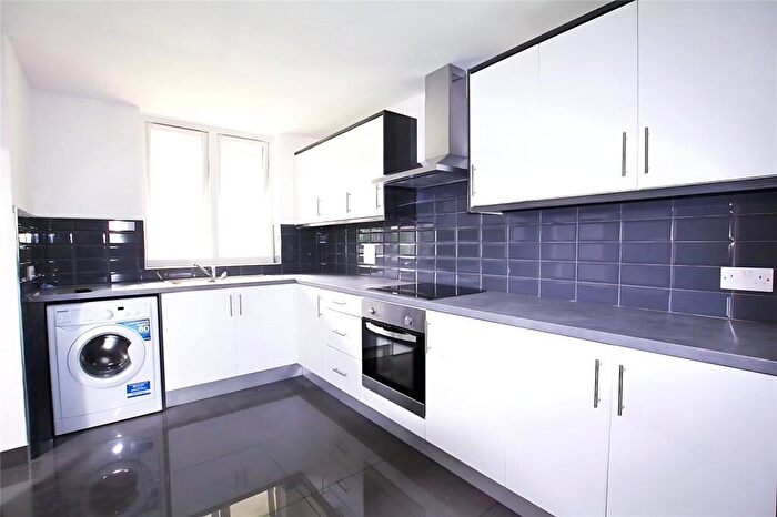 3 Bedroom Apartment To Rent In New Place Square, London, SE16