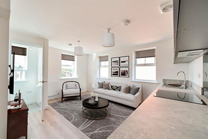 2 Bedroom Town House To Rent In Ivy Approach, Seacroft, LS14